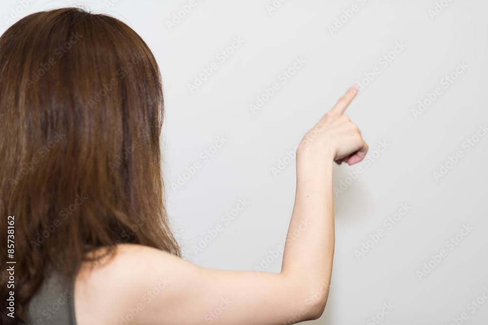 指差す女性 指差す女性