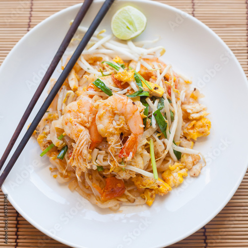 Slika na platnu Stir-fried rice noodles (Pad Thai) is the popular food in Thaila