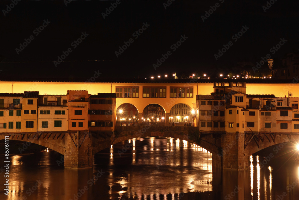 Ponte Vecchio at night - Florence - Italy