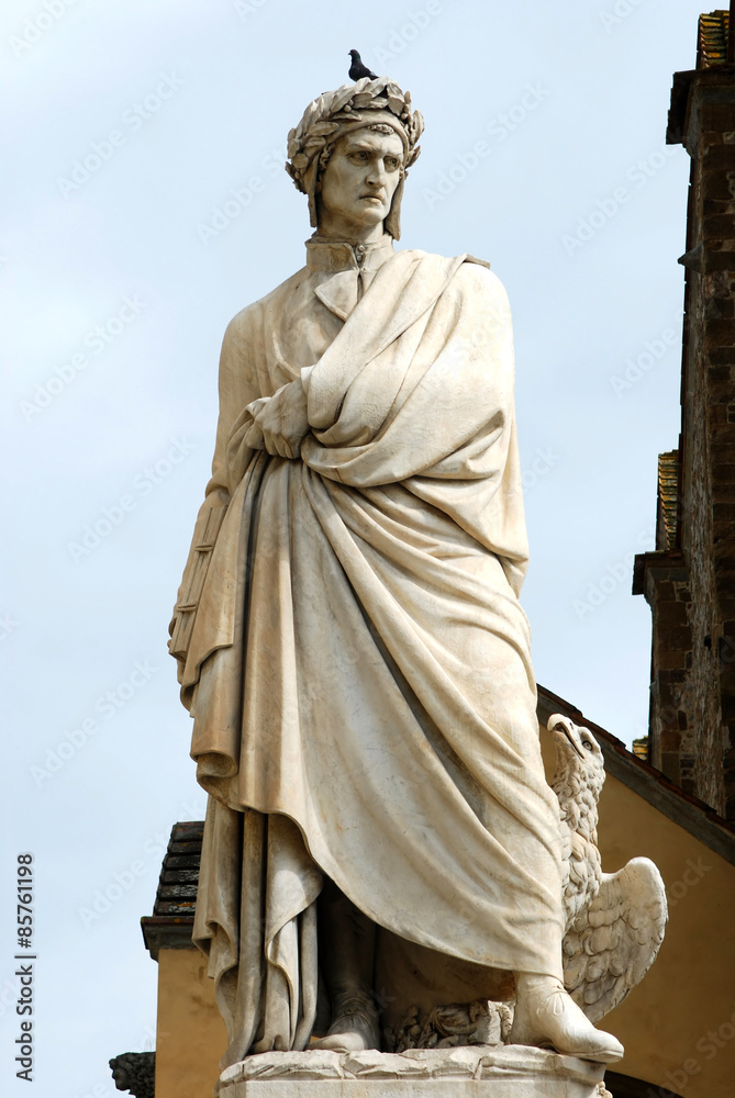 Fototapeta premium Statue of Dante in Piazza Santa Croce in Florence - Italy