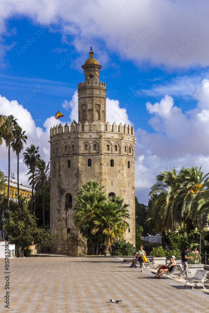Torre del Oro am Fluss Guadalquivir in Sevilla