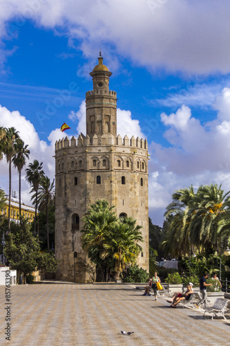 Torre del Oro am Fluss Guadalquivir in Sevilla