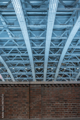 Fototapeta Naklejka Na Ścianę i Meble -  Low angle view of steel roof structure