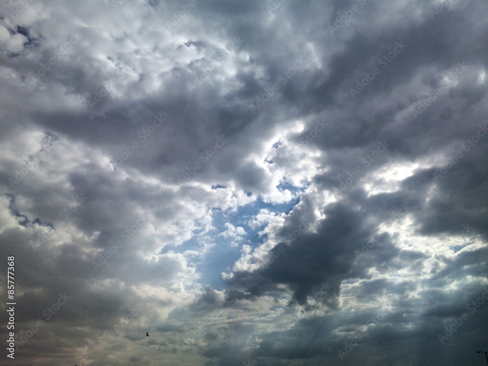 Fototapeta premium Heavenly Rays of Sun in the Clouds