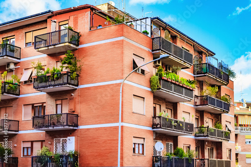 Canvas Print Bella Roma. Lovely View on a Tenement in Rome