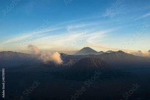 ブロモ山とスメル山 © top10top