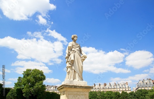"la Comédie", statue de J Toussaint Roux 1836/1880, les Tuileries (Paris France) 