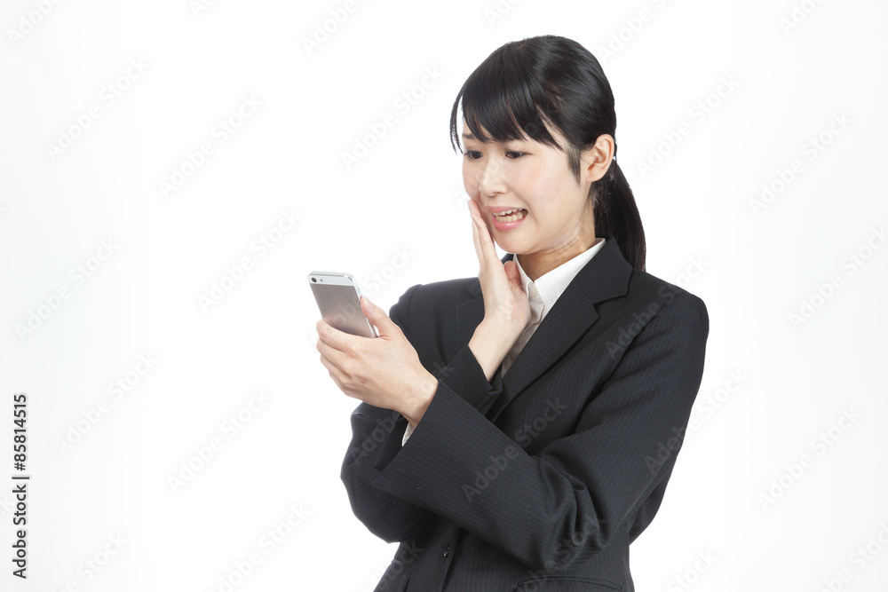 ビジネスウーマン スマートフォン 驚き ビジネスウーマン スマートフォン 驚き