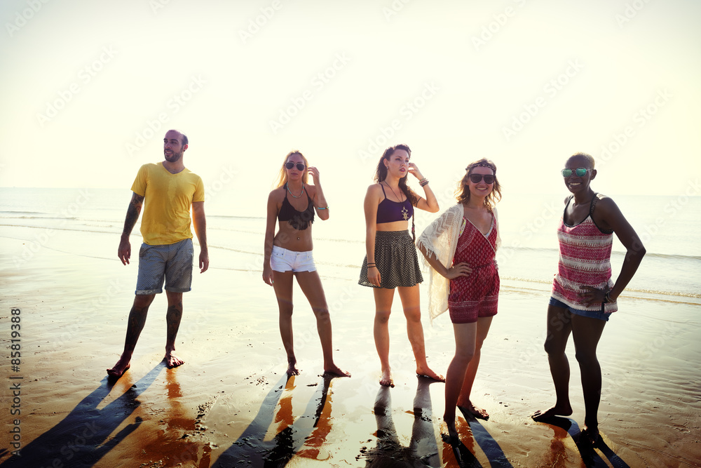 Obraz premium Friendship Enjoying Beach Summer Holiday Concept