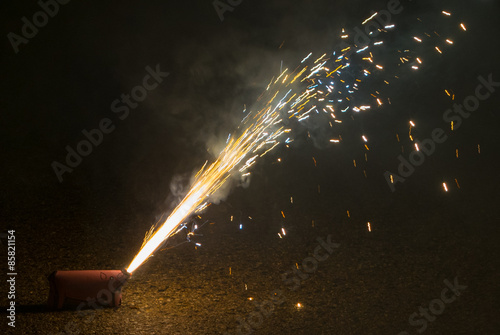 Fuegos artificiales en la noche magica de San Juan