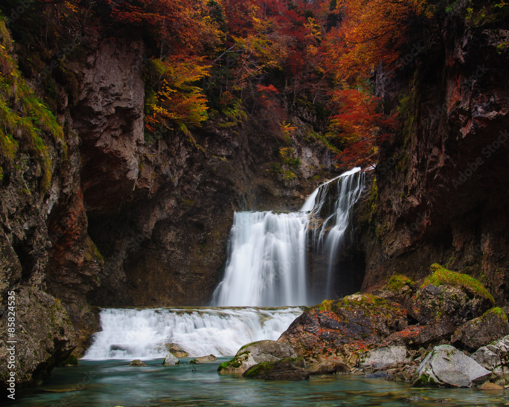 Fototapeta premium Ordesa, Cascada de la Cueva (Pirineos / Pyrénées)