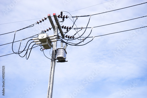 block recloser, Electric wire on the pole
