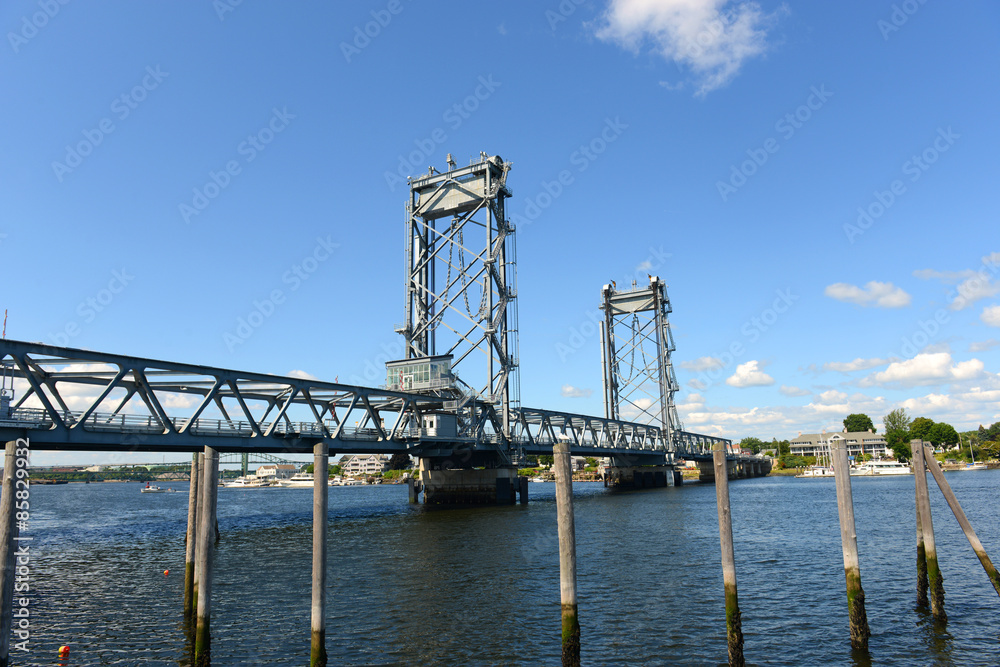 Obraz premium Memorial Bridge is a through truss lift bridge across the Piscataqua River, Portsmouth, New Hampshire