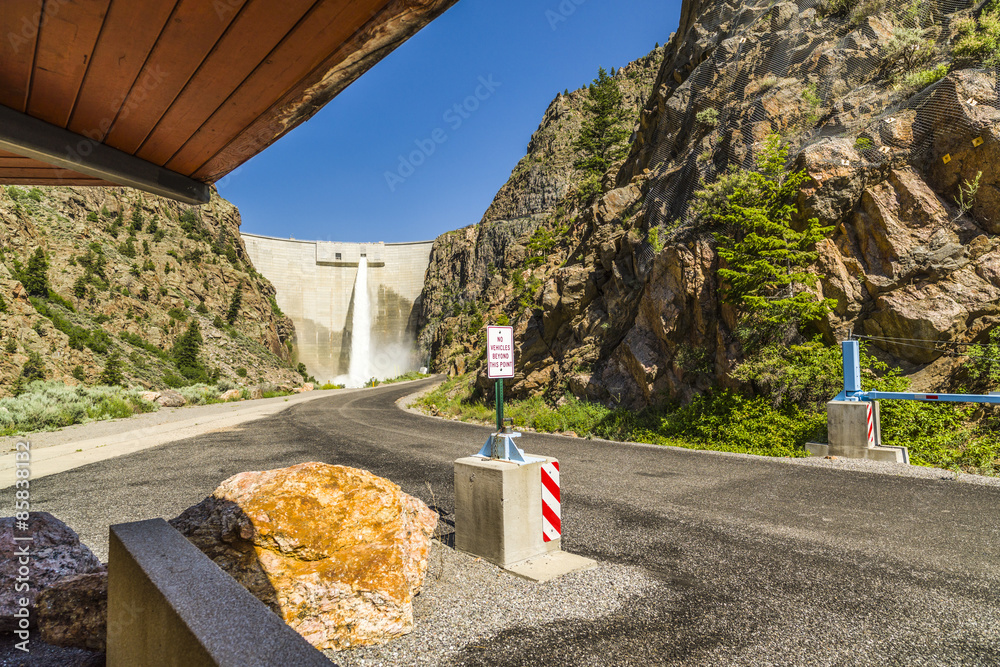 Foto de Morrow Point Dam is the second of three dams making up the