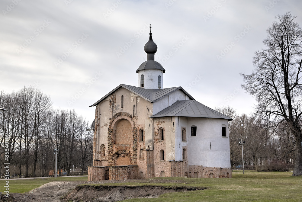 Церковь Параскевы Пятницы на Торгу. Ярославово Дворище, Великий Новгород, Россия Церковь Параскевы Пятницы на Торгу. Ярославово Дворище, Великий Новгород, Россия