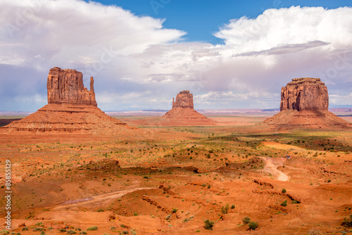 View at the Monument Valley © milosk50