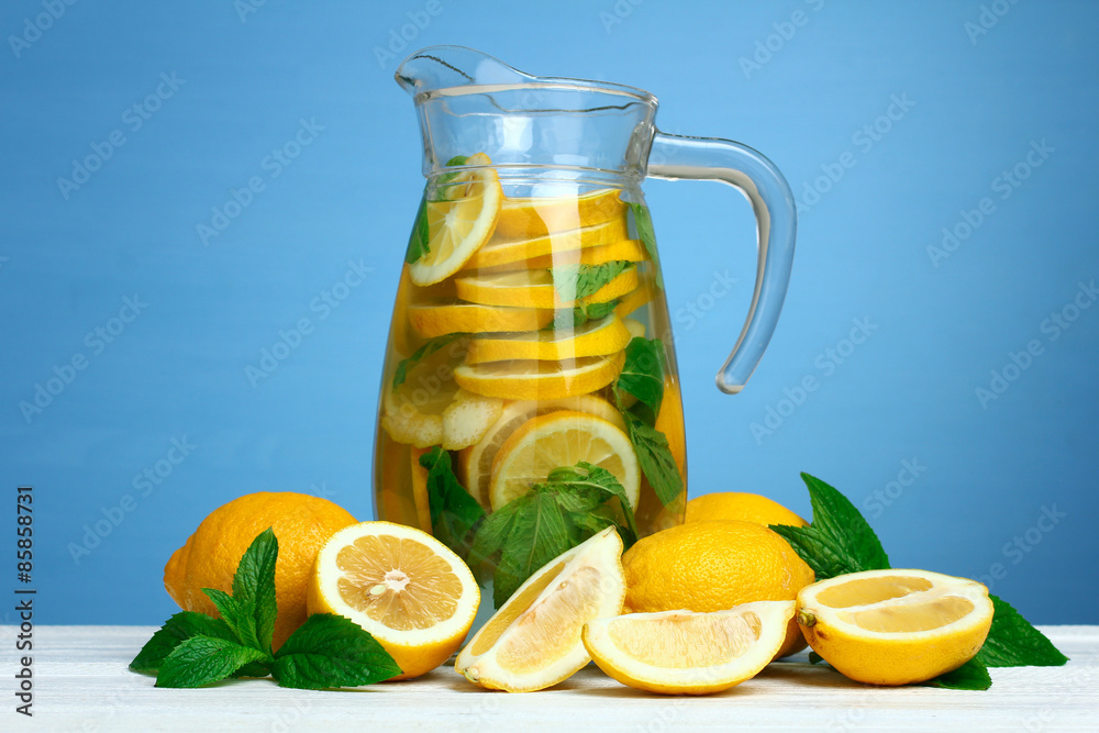 Fototapeta premium lemonade and glass on a wooden background