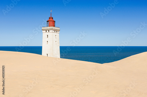 Alter Leuchtturm an der Nordsee-Küste © OLIVER stockphoto
