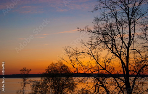 Fototapeta Naklejka Na Ścianę i Meble -  dawning over Lake Seliger. Silhouettes.