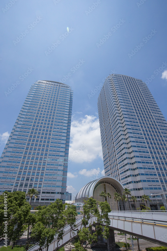 Fototapeta premium 幕張の高層ビジネスビル街