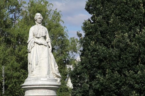 Standbild Großherzogin Alexandrine im Schweriner Schlossgarten © Martina Berg