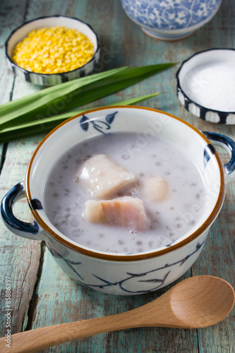 Banana and sago in coconut milk