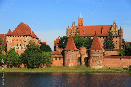 Castillo de Malbork, Polonia. Desde el río Nogat photo