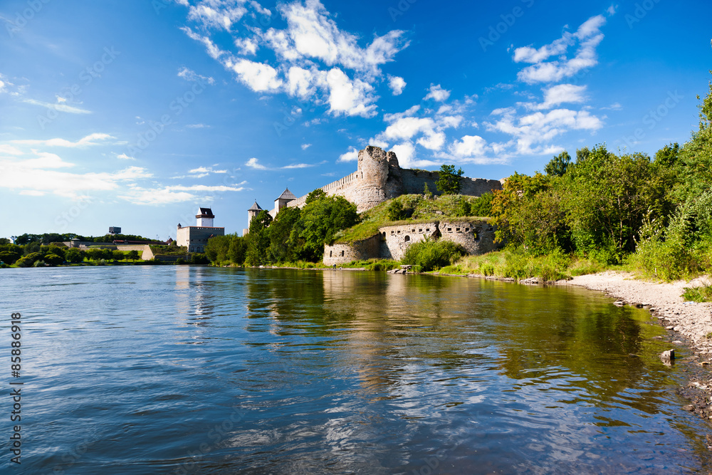 Two fortresses and river between (Ivangorod and Narva)