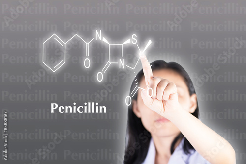 Φωτογραφία Technician pressing penicillin structure on computer with touch