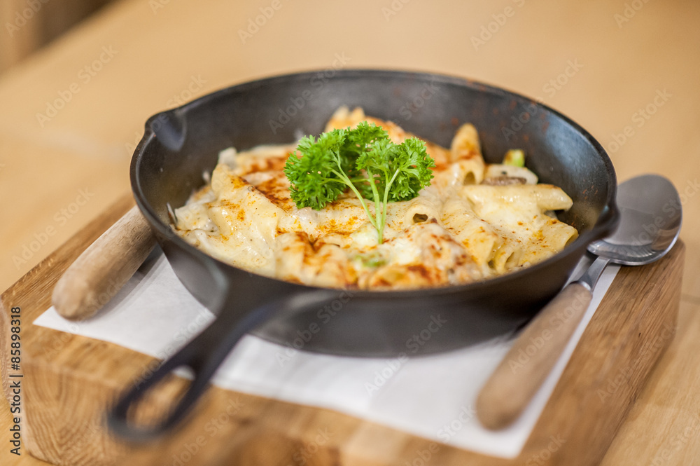 Cheesy baked macaroni Cheesy baked macaroni