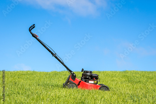Fotografie Lawn Mower in Grass