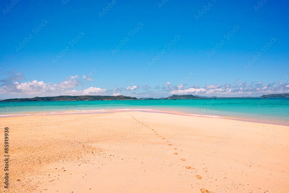 沖縄　離島のビーチ