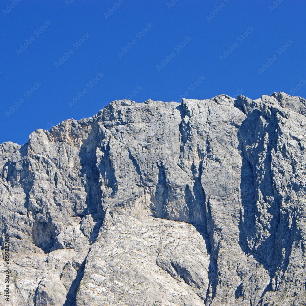 ZUGSPITZ-MASSIV ( bei Garmisch-Partenkirchen ) ZUGSPITZ-MASSIV ( bei Garmisch-Partenkirchen )