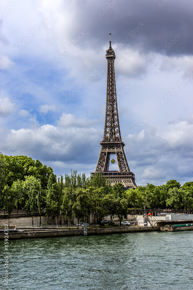 Tour Eiffel (Eiffel tower) from the Seine River. Paris. France.