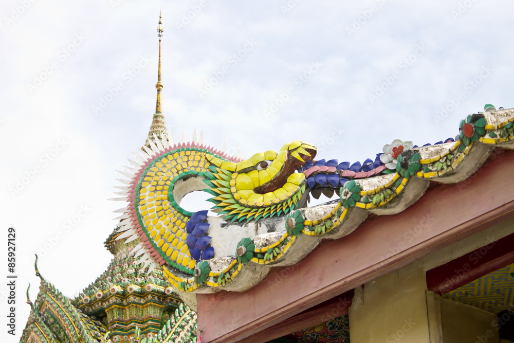 Fototapeta premium temple roof, snake shape
