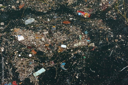 Fototapeta Naklejka Na Ścianę i Meble -  ISTANBUL - AUGUST 21 2013: Dirty, polluted sea