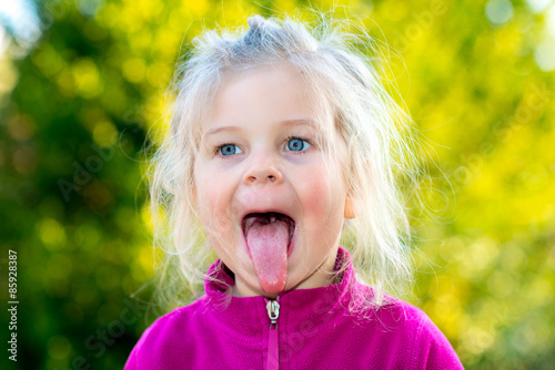 Quadro em tela happy girl in front of nature background