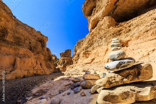 Aufgeschichtete Steine, Steinmännchen, im Sesriem Canyon, Namib Naukluft Park
