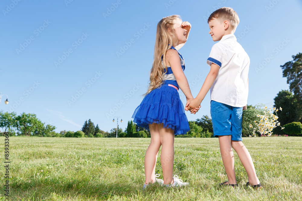 Fototapeta premium Upbeat little kids holding theur hands together 