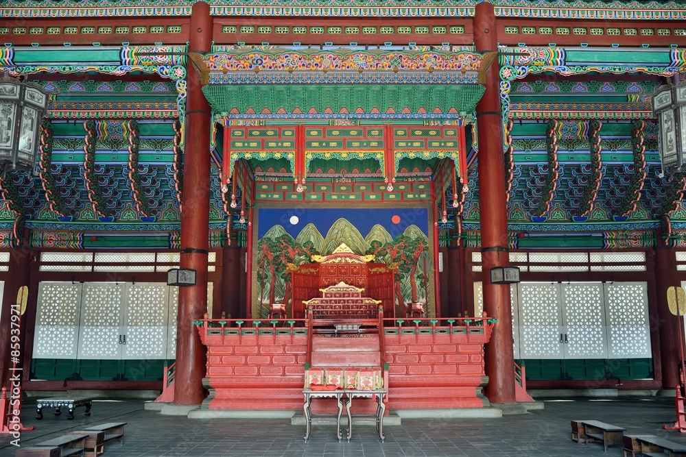 Fototapeta premium the inside of Geunjeongjeon in Gyeongbok palace in Korea