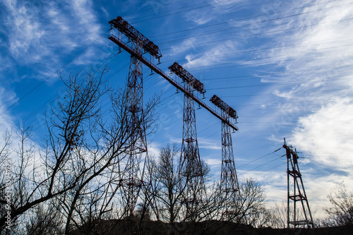 Мачты линий электропередач.