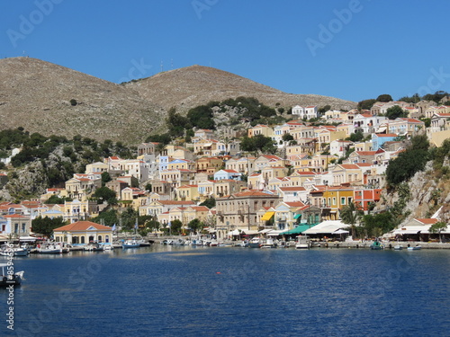 Grèce - Symi et son port touristique © Marytog