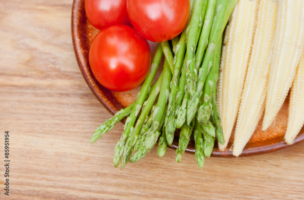 tomatoes, asparagus and baby corn on a plate tomatoes, asparagus and baby corn on a plate