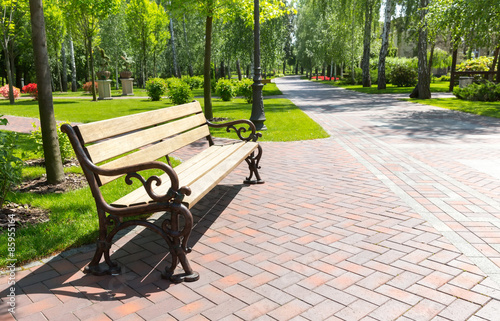 Fototapeta Naklejka Na Ścianę i Meble -  Bench in the local park