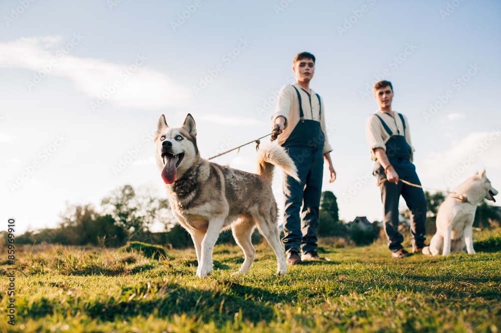 Twins take a walk with the dogs Huskies Twins take a walk with the dogs Huskies