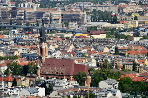 Blick über Wien mit Kirche