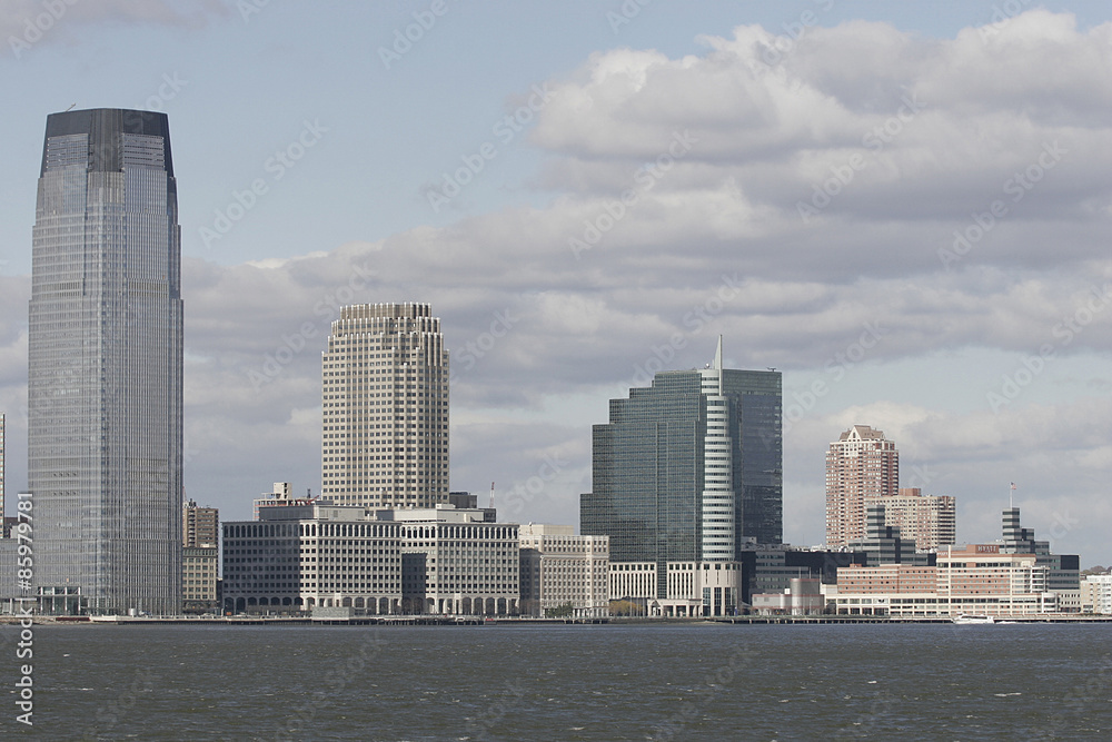 Obraz premium Scenic skyline view of Midtown Manhattan from across the East River in Queens, New York City
