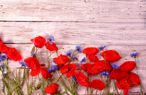 Fototapeta Naklejka Na Ścianę i Meble -  Poppies and cornflowers on white wooden background