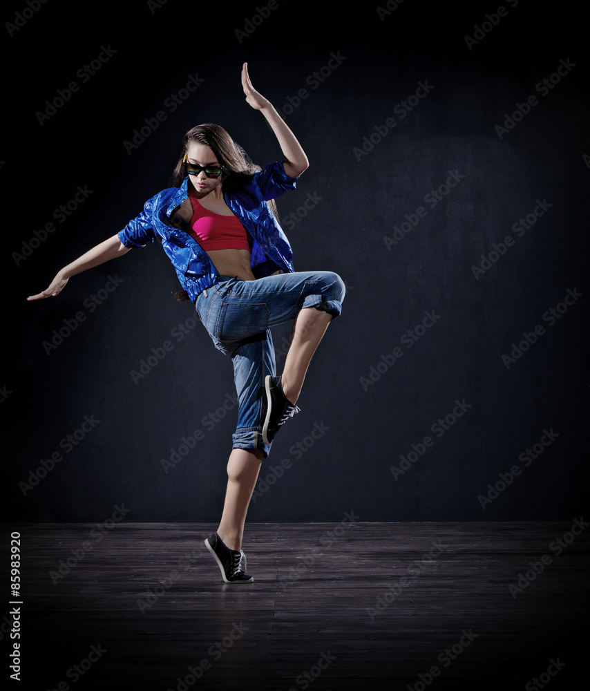 Modern dancer girl (dark ver)