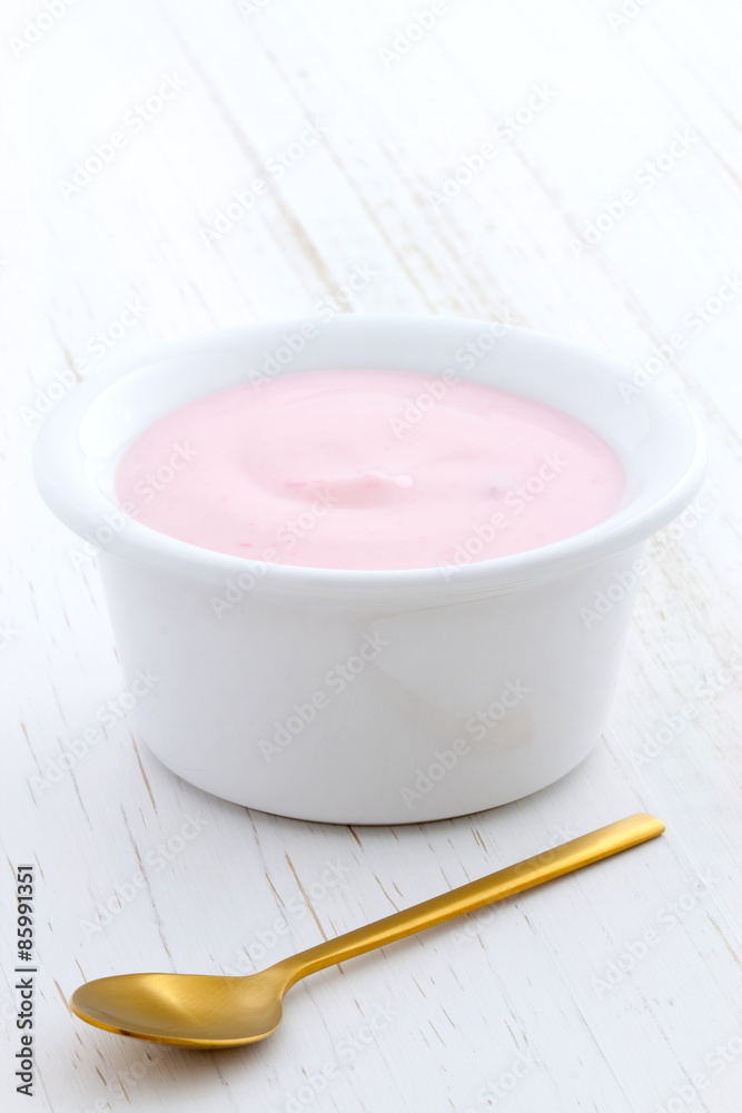 strawberry yogurt strawberry yogurt